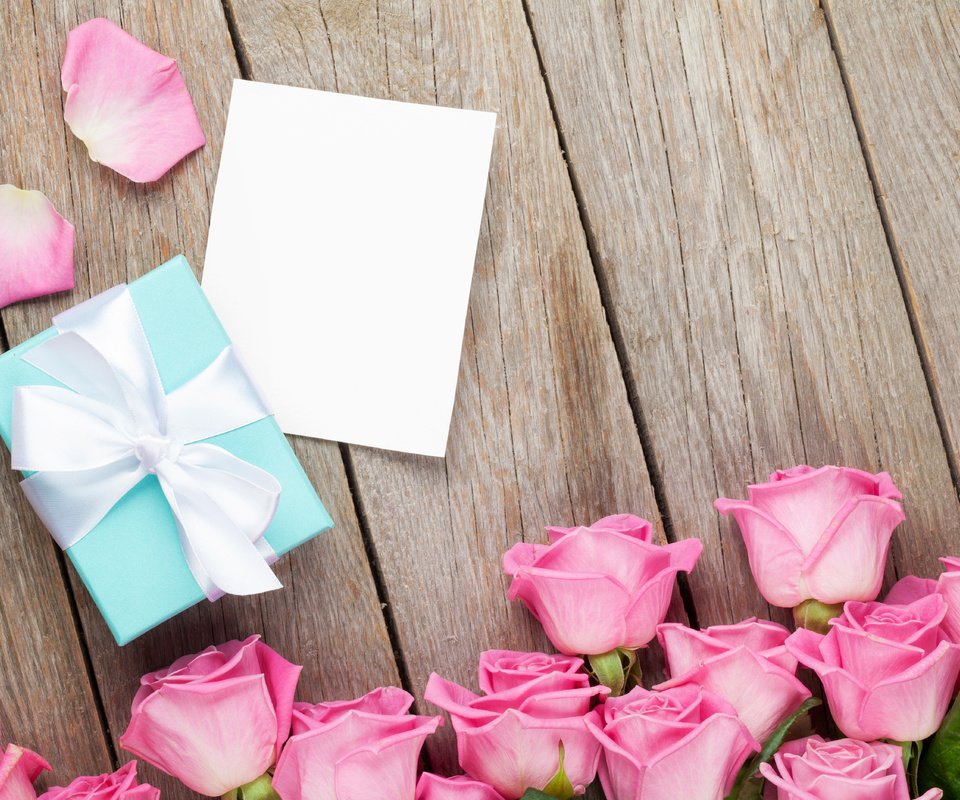 Обои розы, розовые, подарок, праздник, валентинов день, evgeny karandaev, roses, pink, gift, holiday, valentine's day разрешение 5616x3744 Загрузить