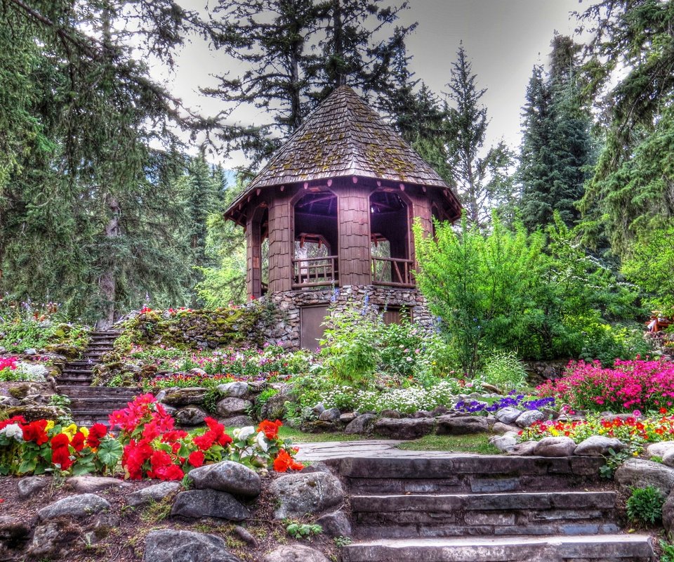 Обои цветы, деревья, беседка, канада, сад каскад, flowers, trees, gazebo, canada, garden cascade разрешение 1980x1414 Загрузить