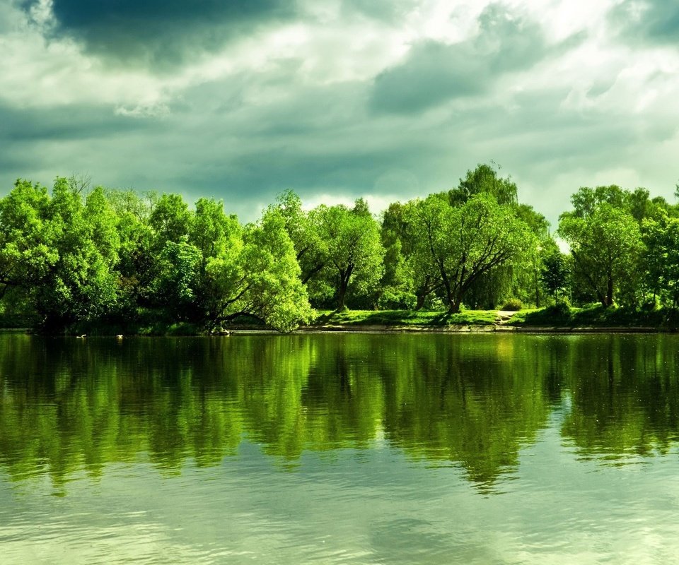 Обои небо, облака, деревья, озеро, отражение, the sky, clouds, trees, lake, reflection разрешение 1920x1080 Загрузить