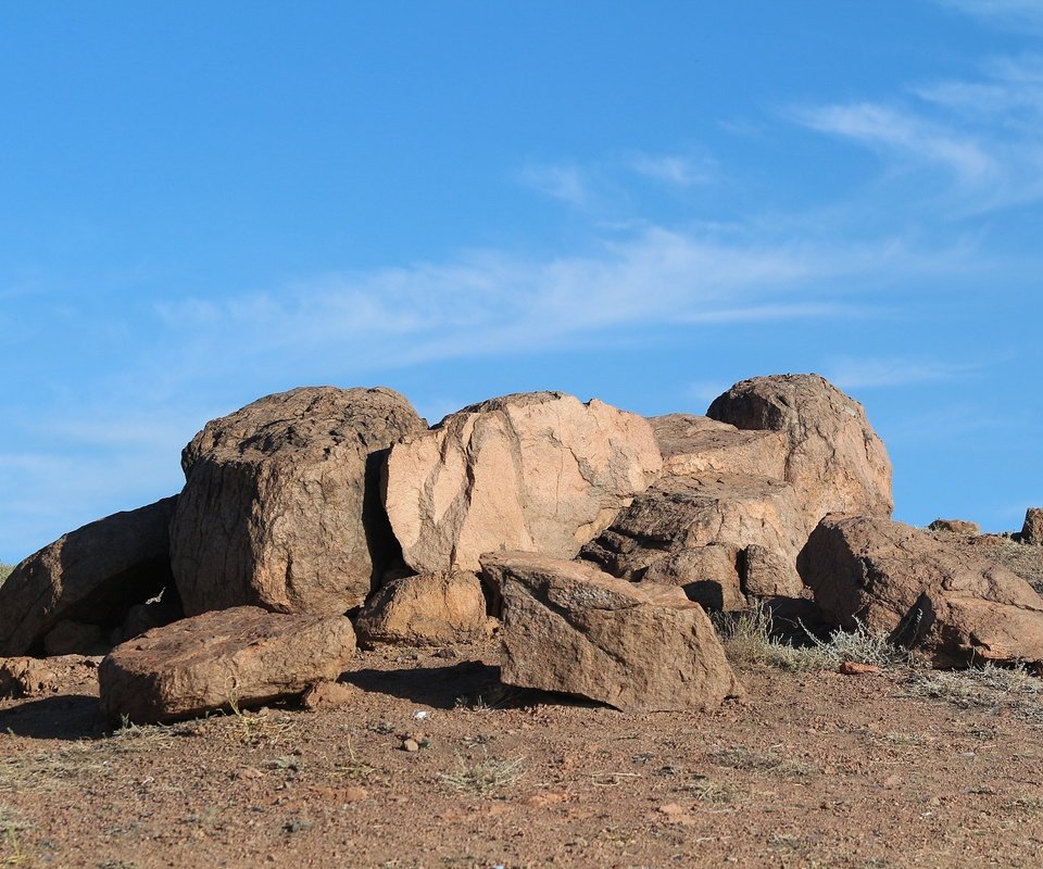 Обои небо, камни, степь, булыжники, the sky, stones, the steppe разрешение 1920x1280 Загрузить