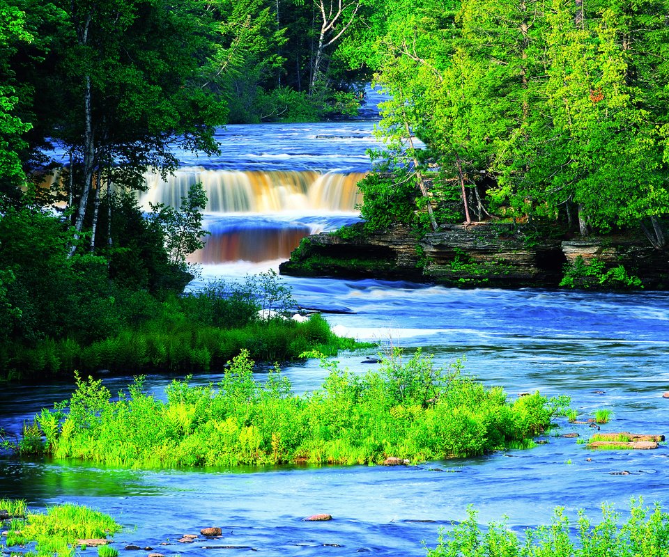 Обои трава, деревья, река, природа, водопад, сша, tahquamenon river, grass, trees, river, nature, waterfall, usa разрешение 3000x2250 Загрузить