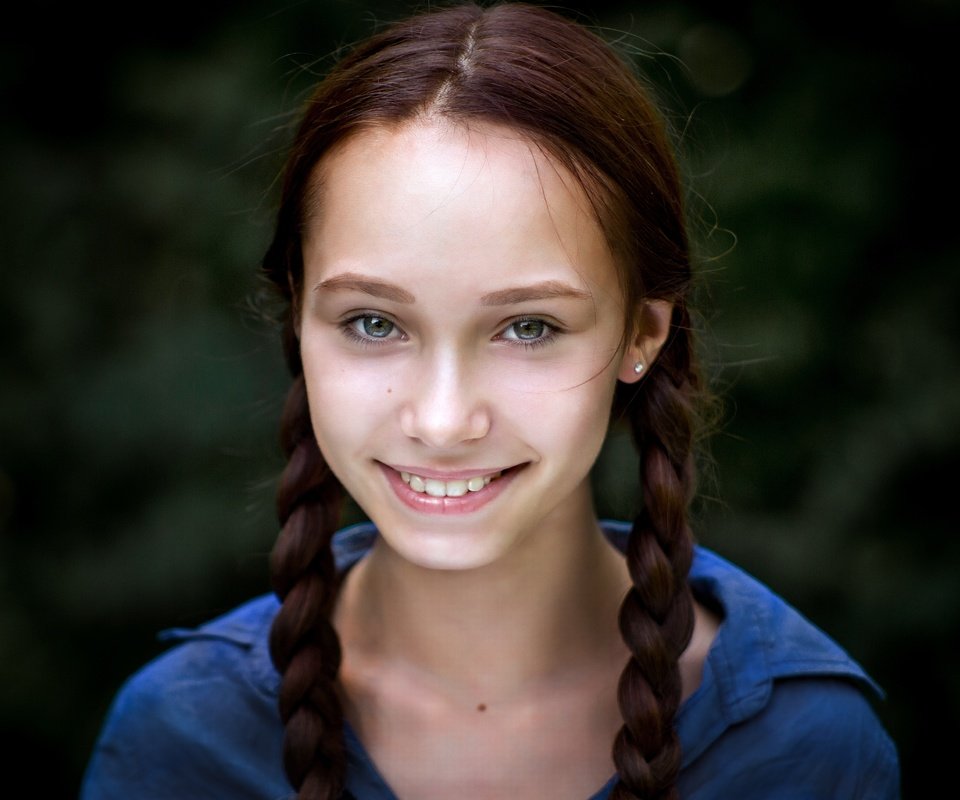 Обои улыбка, взгляд, девочка, волосы, лицо, косички, юля, smile, look, girl, hair, face, braids, julia разрешение 3872x2592 Загрузить