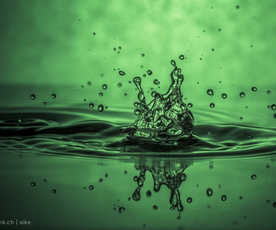 Обои зелёный, фон, капли, цвет, всплеск, жидкость, green, background, drops, color, splash, liquid разрешение 2048x1367 Загрузить