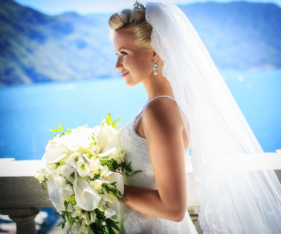 Обои девушка, блондинка, улыбка, профиль, невеста, фата, свадебный букет, girl, blonde, smile, profile, the bride, veil, wedding bouquet разрешение 4733x3684 Загрузить