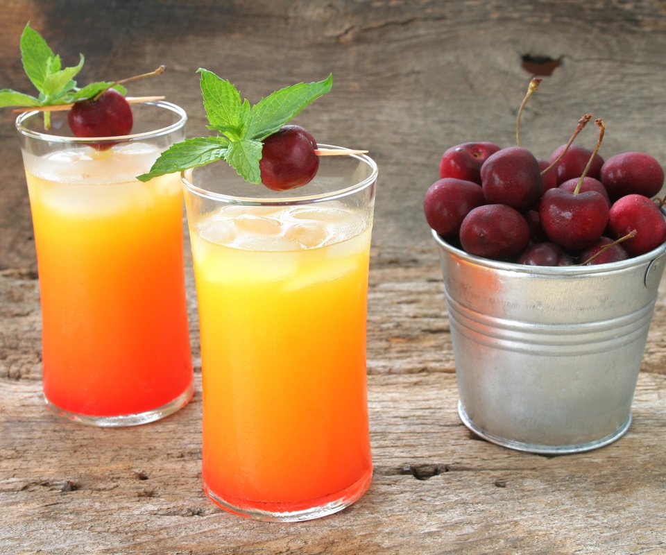 Обои вишня, стаканы, боке, сок, ведерко, смузи, cherry, glasses, bokeh, juice, bucket, smoothies разрешение 3456x2304 Загрузить