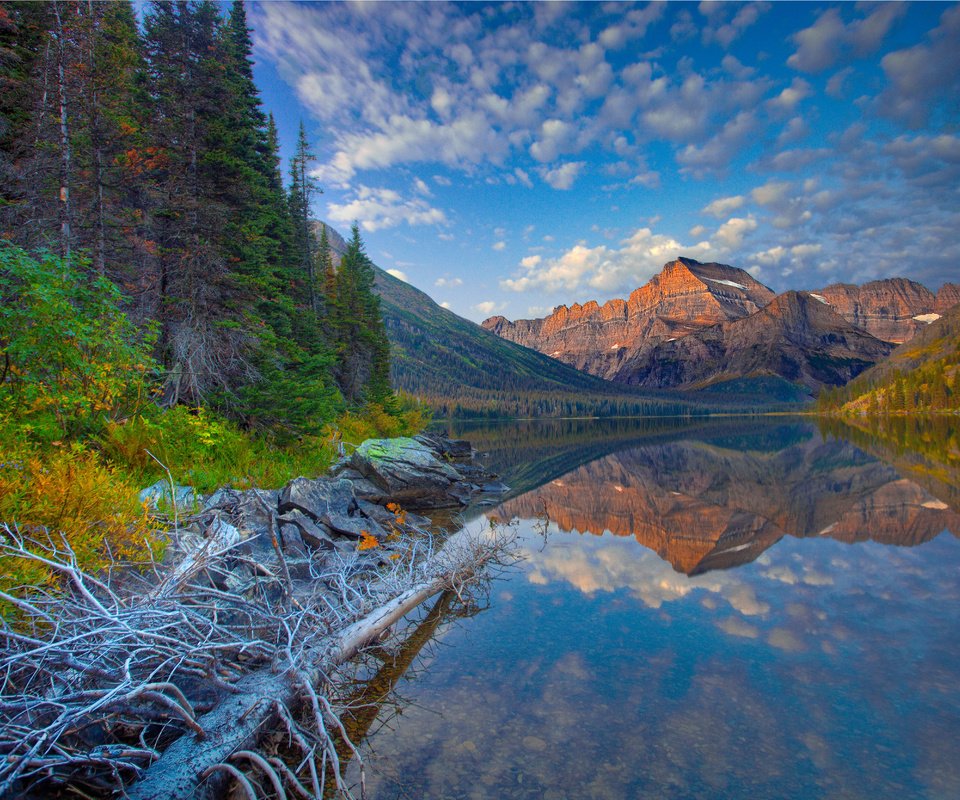 Обои небо, lake josephine, облака, озеро, горы, природа, лес, монтана, национальный парк глейшер, the sky, clouds, lake, mountains, nature, forest, montana, glacier national park разрешение 5000x3330 Загрузить