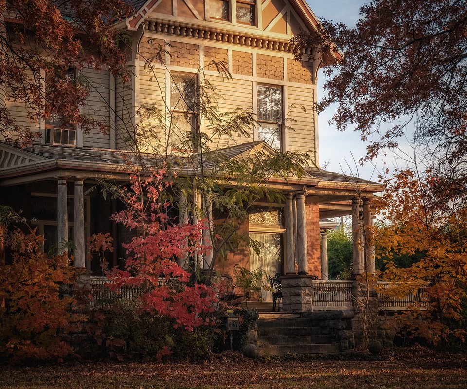 Обои деревья, осень, сад, дом, старый дом, фасад, blair turrell, trees, autumn, garden, house, old house, facade разрешение 3840x2400 Загрузить