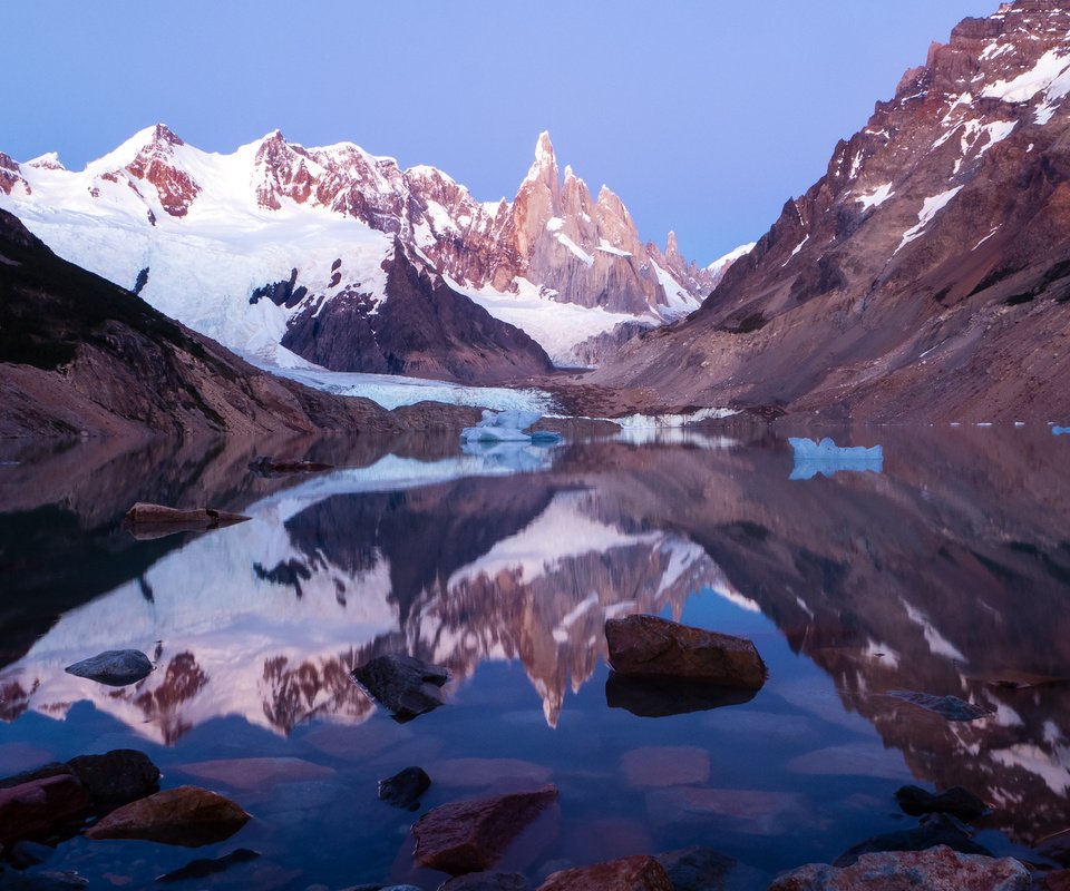 Обои озеро, горы, снег, отражение, аргентина, патагония, lago torre, los glaciares national park, lake, mountains, snow, reflection, argentina, patagonia разрешение 3840x2400 Загрузить