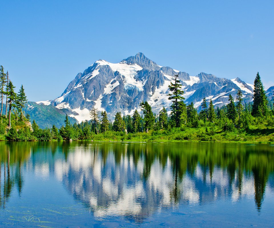 Обои небо, деревья, озеро, горы, снег, отражение, озеро. горы, the sky, trees, lake, mountains, snow, reflection, the lake. mountains разрешение 3000x1935 Загрузить