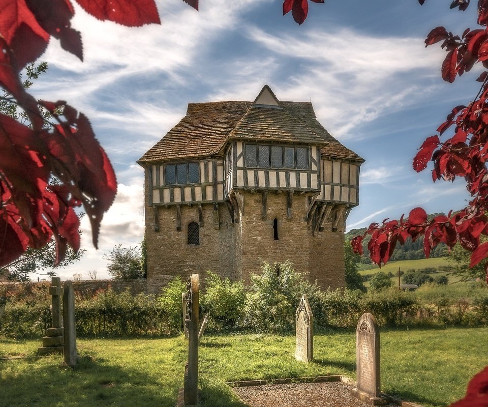 Обои листья, замок, осень, англия, stokesay castle, шропшир, leaves, castle, autumn, england, shropshire разрешение 2048x1152 Загрузить