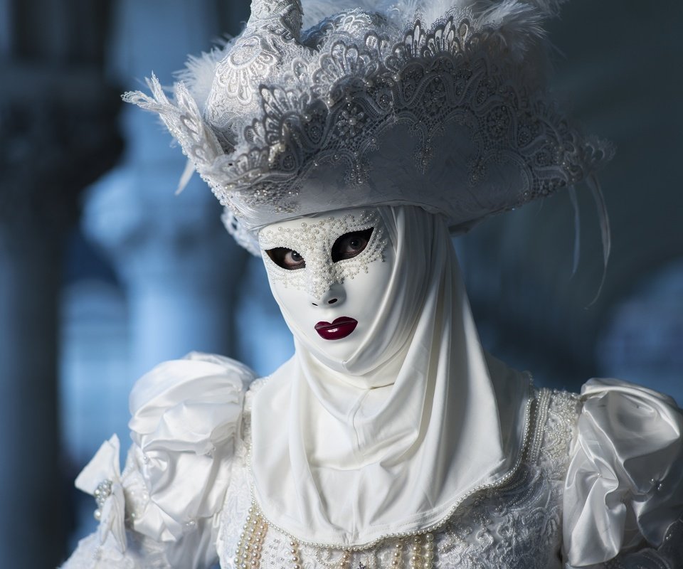 Обои маска, белый, костюм, шляпа, карнавал, mask, white, costume, hat, carnival разрешение 2048x1331 Загрузить