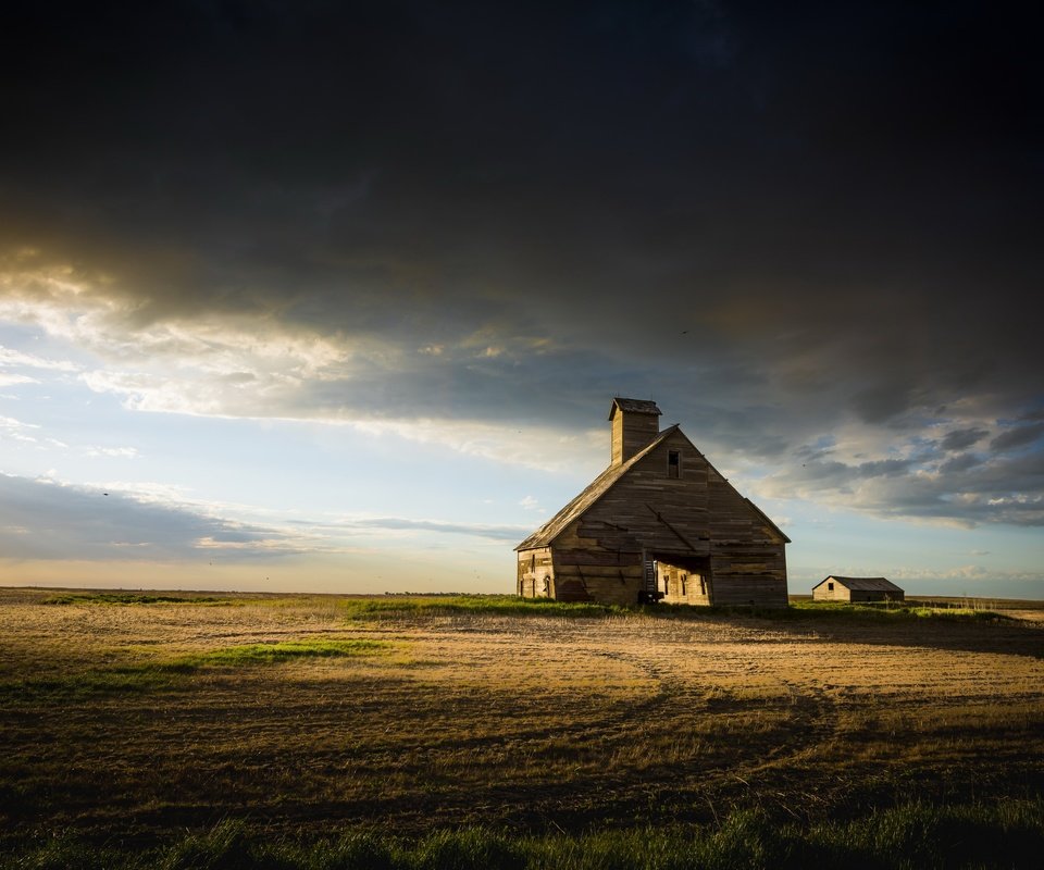 Обои небо, свет, тучи, пейзаж, поле, дом, старый, jack lefor, the sky, light, clouds, landscape, field, house, old разрешение 2560x1709 Загрузить