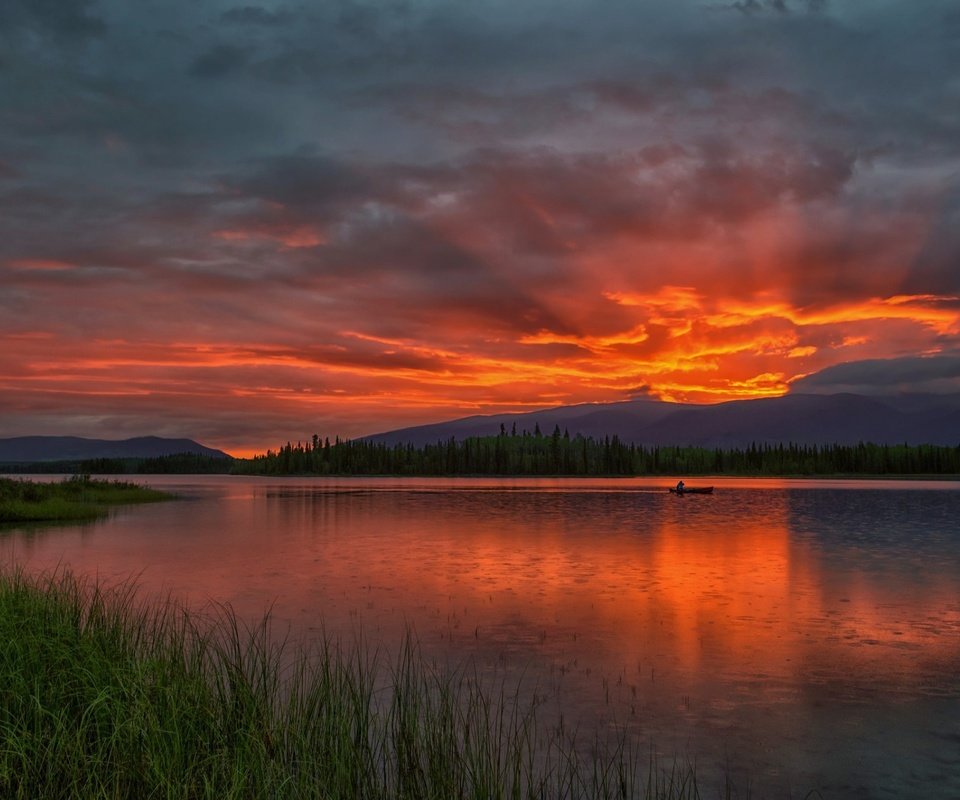 Обои небо, облака, озеро, природа, закат, пейзаж, британская колумбия, philip kuntz, the sky, clouds, lake, nature, sunset, landscape, british columbia разрешение 1920x1281 Загрузить