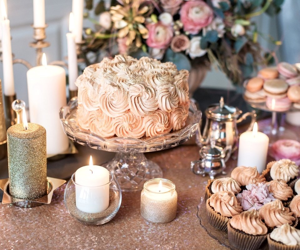Обои цветы, свечи, стиль, винтаж, торт, пирожные, крем, flowers, candles, style, vintage, cake, cakes, cream разрешение 1920x1240 Загрузить