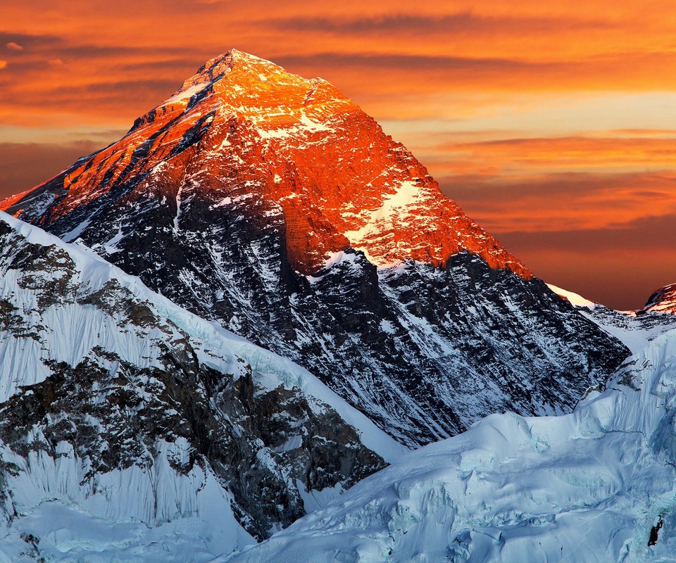 Обои горы, снег, пейзаж, эверест, вершина, mountains, snow, landscape, everest, top разрешение 1920x1200 Загрузить