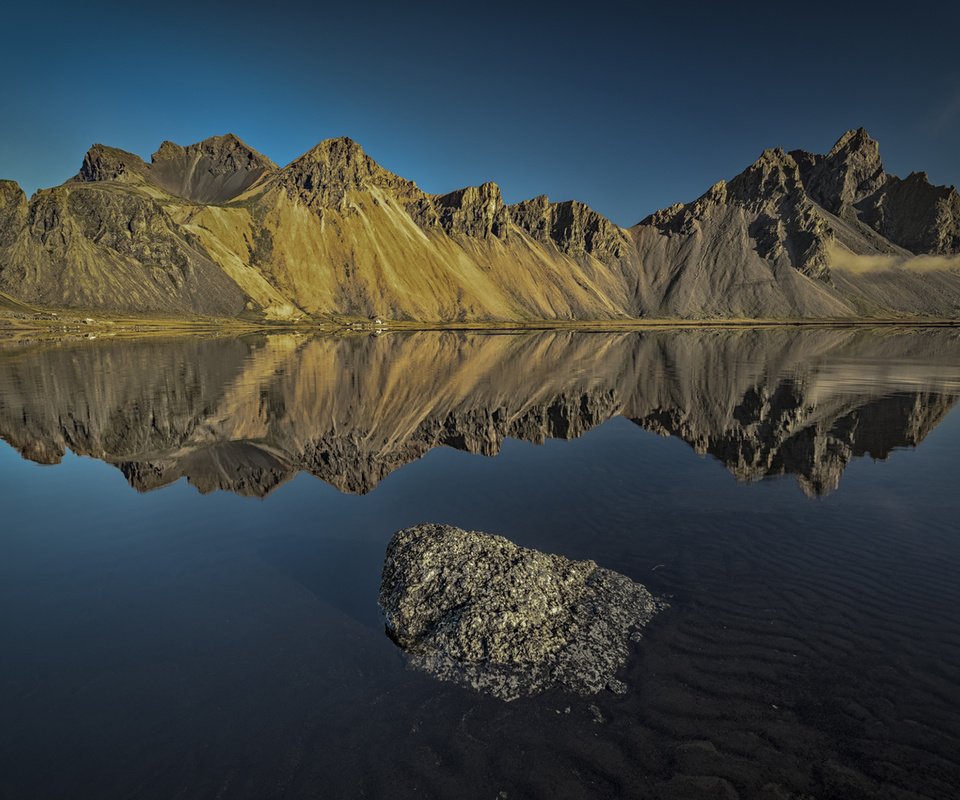 Обои озеро, горы, отражение, пейзаж, исландия, etienne ruff, lake, mountains, reflection, landscape, iceland разрешение 1920x1200 Загрузить