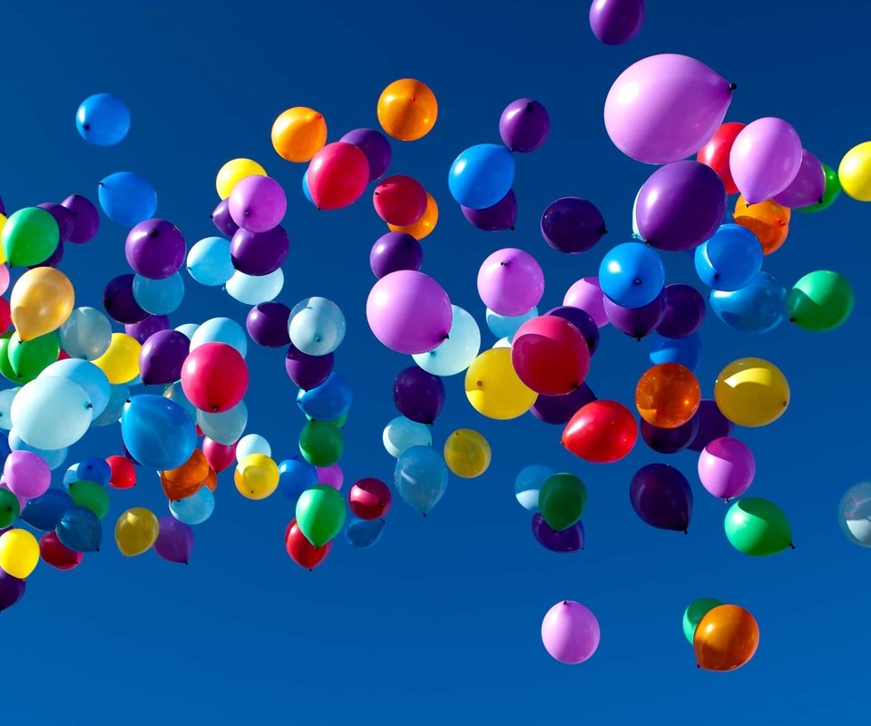 Обои небо, шары, разноцветные, воздушные шарики, the sky, balls, colorful, balloons разрешение 2880x1800 Загрузить