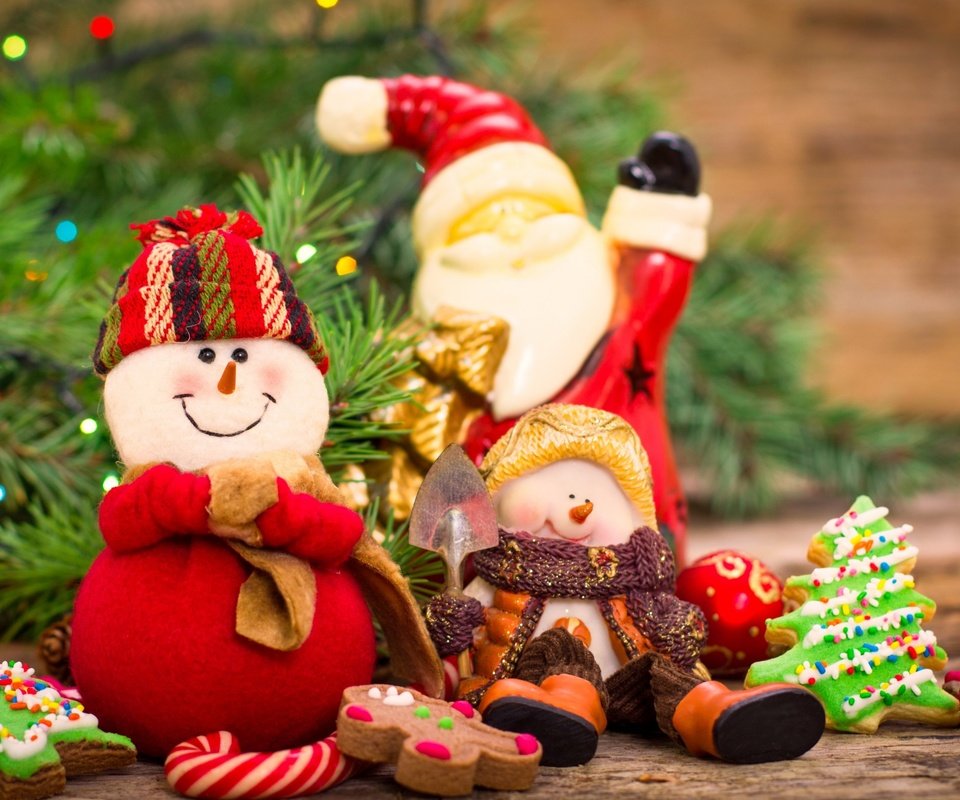 Обои гирлянда, новый год, печенье, елка, украшения, снеговик, дед мороз, рождество, снеговики, елочные игрушки, garland, new year, cookies, tree, decoration, snowman, santa claus, christmas, snowmen, christmas decorations разрешение 2880x1800 Загрузить