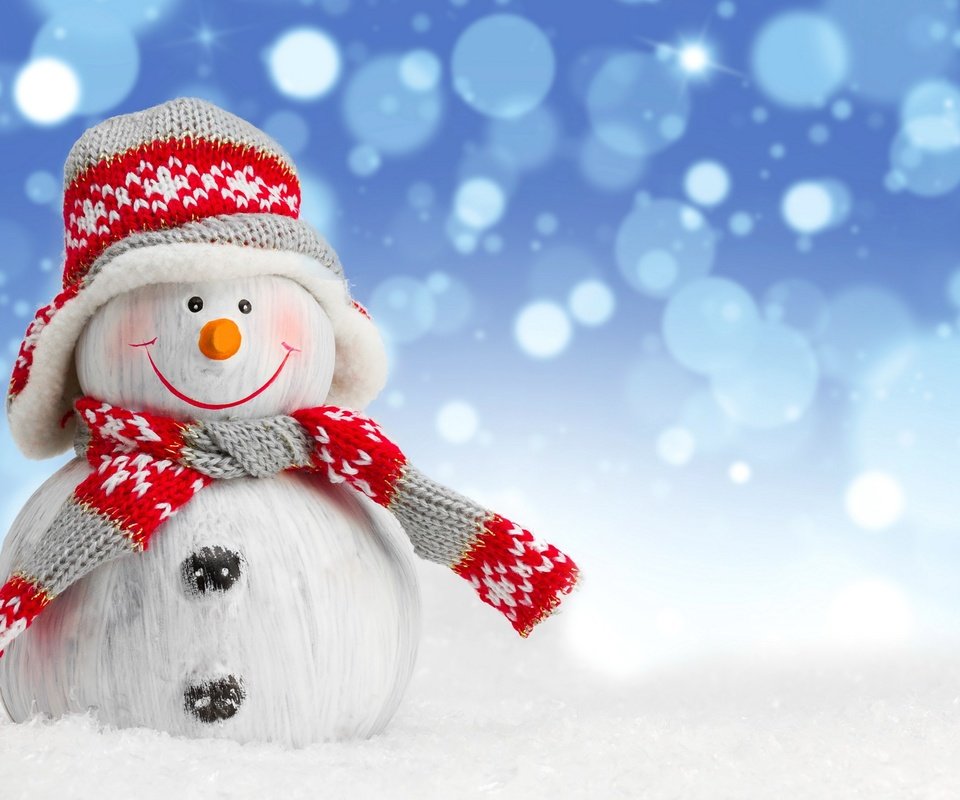 Обои снег, зима, снеговик, шапка, фигурка, шарф, snow, winter, snowman, hat, figure, scarf разрешение 2880x1800 Загрузить