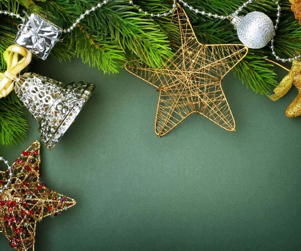Обои новый год, звезды, колокольчики, рождество, елочные украшения, new year, stars, bells, christmas, christmas decorations разрешение 2880x1800 Загрузить