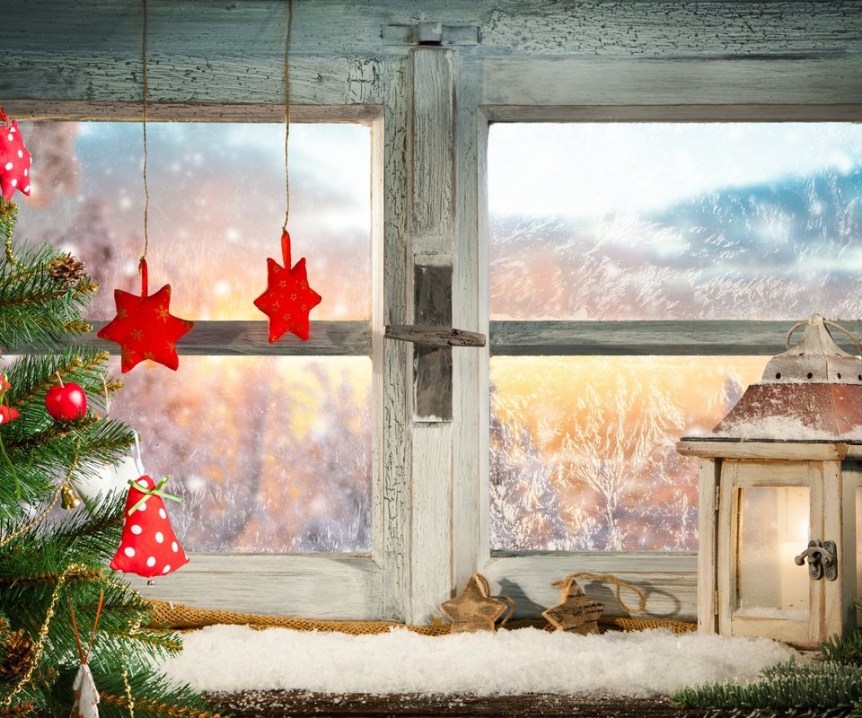 Обои снег, новый год, елка, фонарь, окно, рождество, snow, new year, tree, lantern, window, christmas разрешение 2880x1800 Загрузить