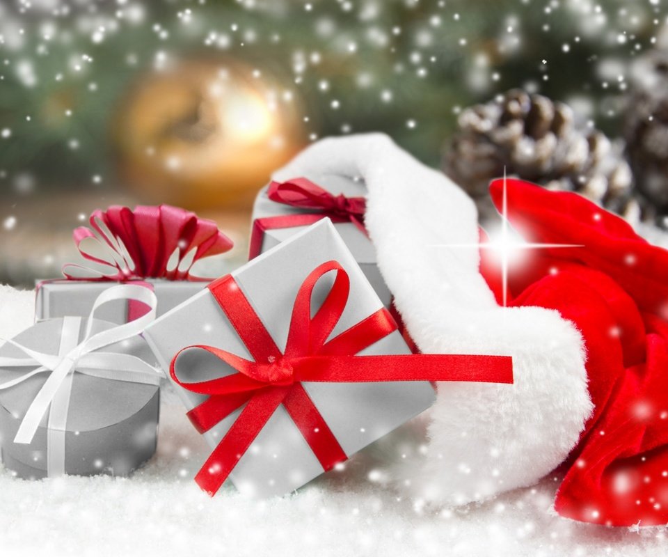 Обои снег, новый год, подарки, лента, рождество, коробки, snow, new year, gifts, tape, christmas, box разрешение 2880x1800 Загрузить