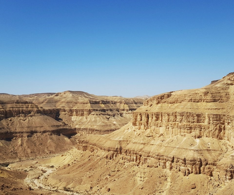 Обои небо, горы, скалы, пейзаж, пустыня, израиль, mitzpe ramon, the sky, mountains, rocks, landscape, desert, israel разрешение 5064x2848 Загрузить