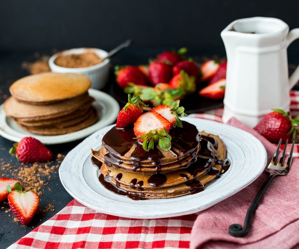 Обои клубника, завтрак, шоколад, в шоколаде, сладенько, панкейк, strawberry, breakfast, chocolate, sweet, pancake разрешение 4400x3080 Загрузить