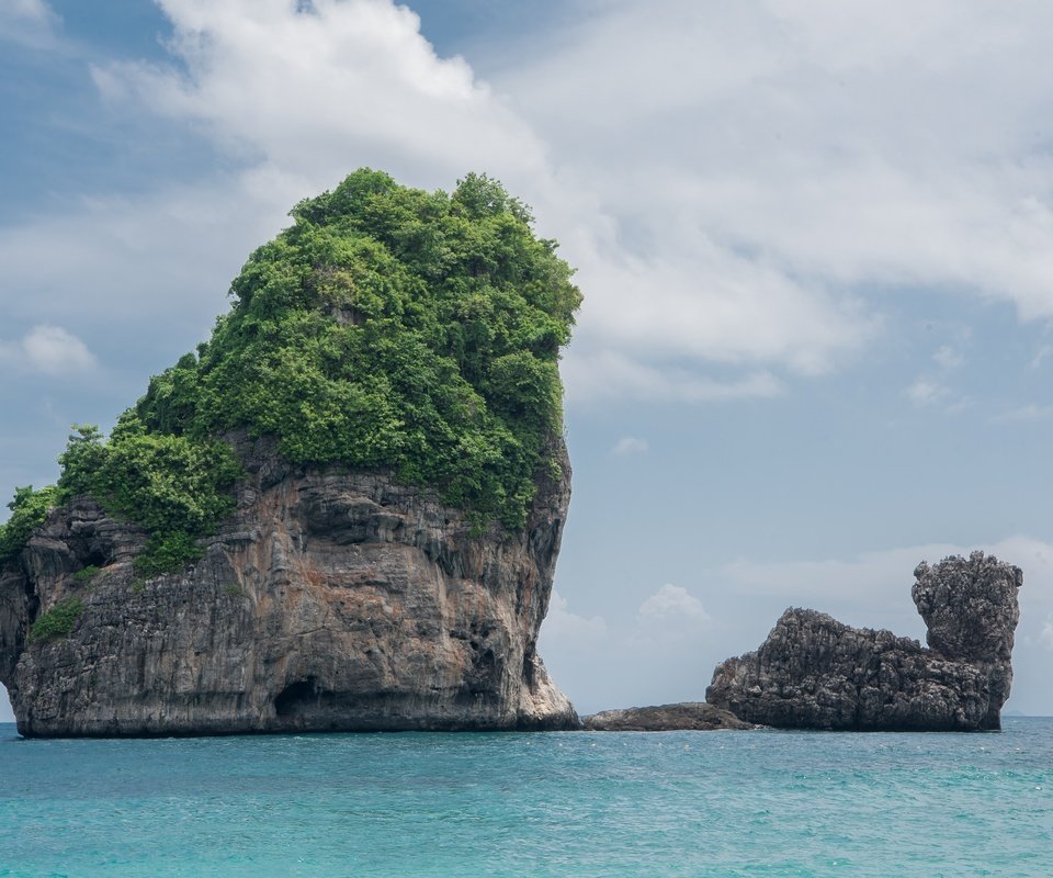 Обои небо, облака, море, острова, таиланд, утес, пхи-пхи, the sky, clouds, sea, islands, thailand, rock, phi phi разрешение 6016x4016 Загрузить