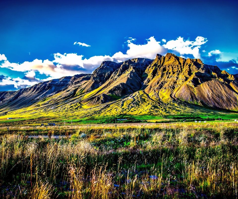 Обои небо, трава, облака, горы, исландия, kerhólakambur, the sky, grass, clouds, mountains, iceland разрешение 2048x1365 Загрузить