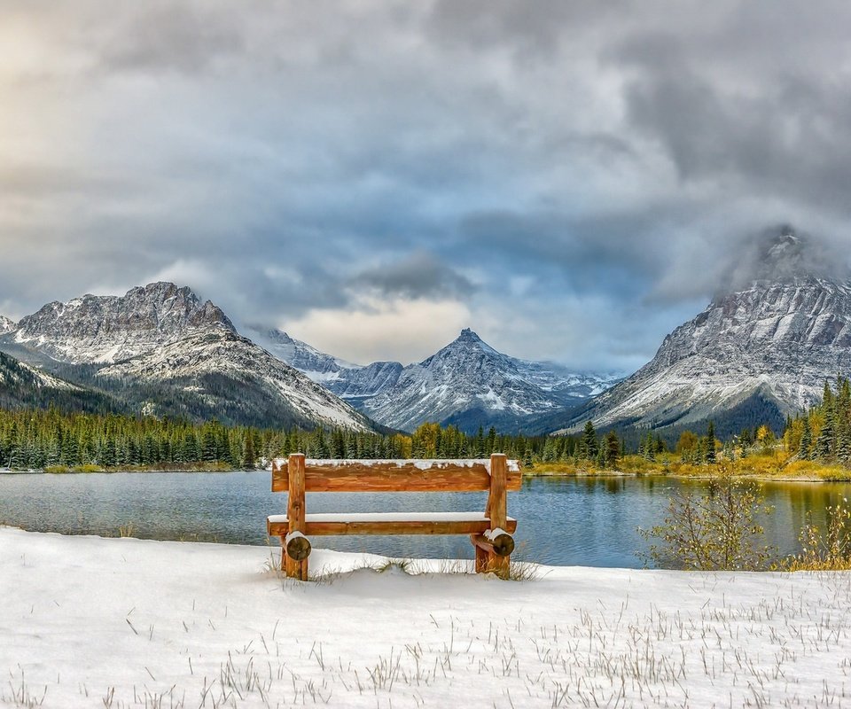 Обои небо, облака, деревья, озеро, горы, скамья, the sky, clouds, trees, lake, mountains, bench разрешение 1920x1282 Загрузить