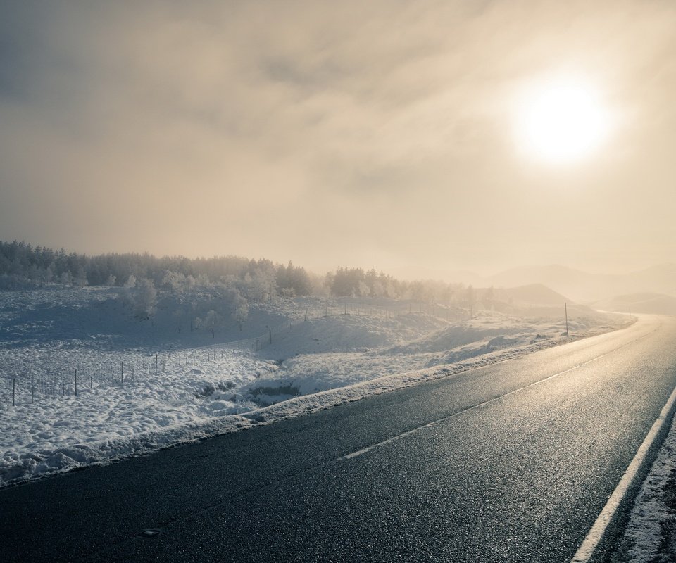 Обои дорога, зима, утро, туман, road, winter, morning, fog разрешение 2048x1367 Загрузить