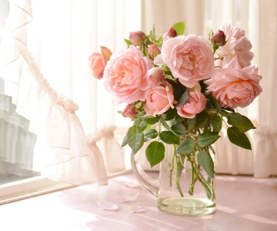 Обои цветы, розы, окно, ваза, штора, flowers, roses, window, vase, blind разрешение 1920x1520 Загрузить