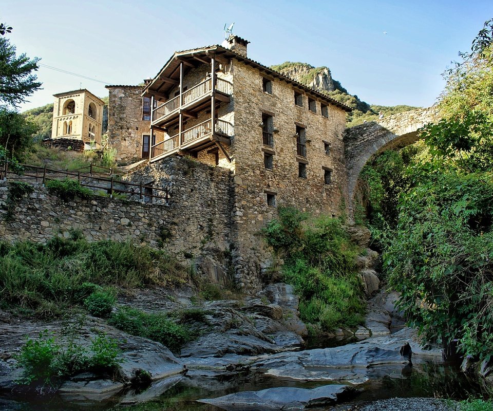 Обои beget
catalunya, beget
catalunya разрешение 2304x1536 Загрузить