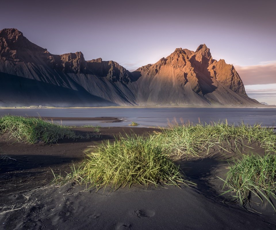 Обои трава, горы, море, побережье, даль, исландия, grass, mountains, sea, coast, dal, iceland разрешение 2048x1367 Загрузить