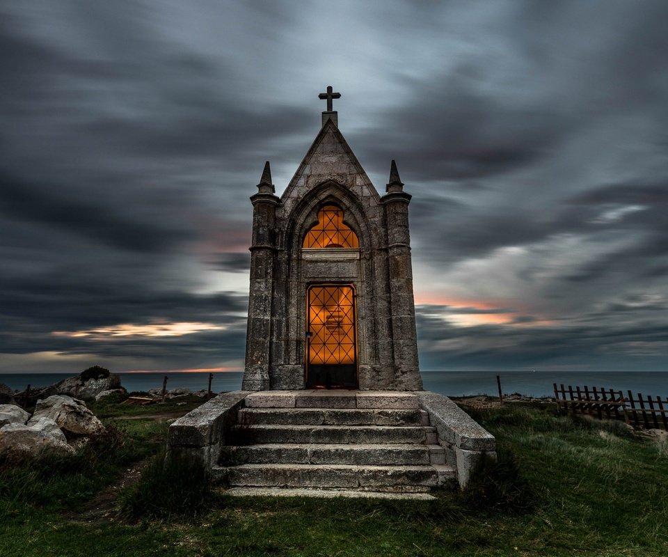 Обои небо, облака, лестница, ступеньки, часовня, the sky, clouds, ladder, steps, chapel разрешение 3840x2160 Загрузить