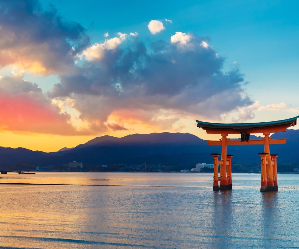 Обои небо, облака, закат, море, япония, torii gate, the sky, clouds, sunset, sea, japan разрешение 3840x2160 Загрузить