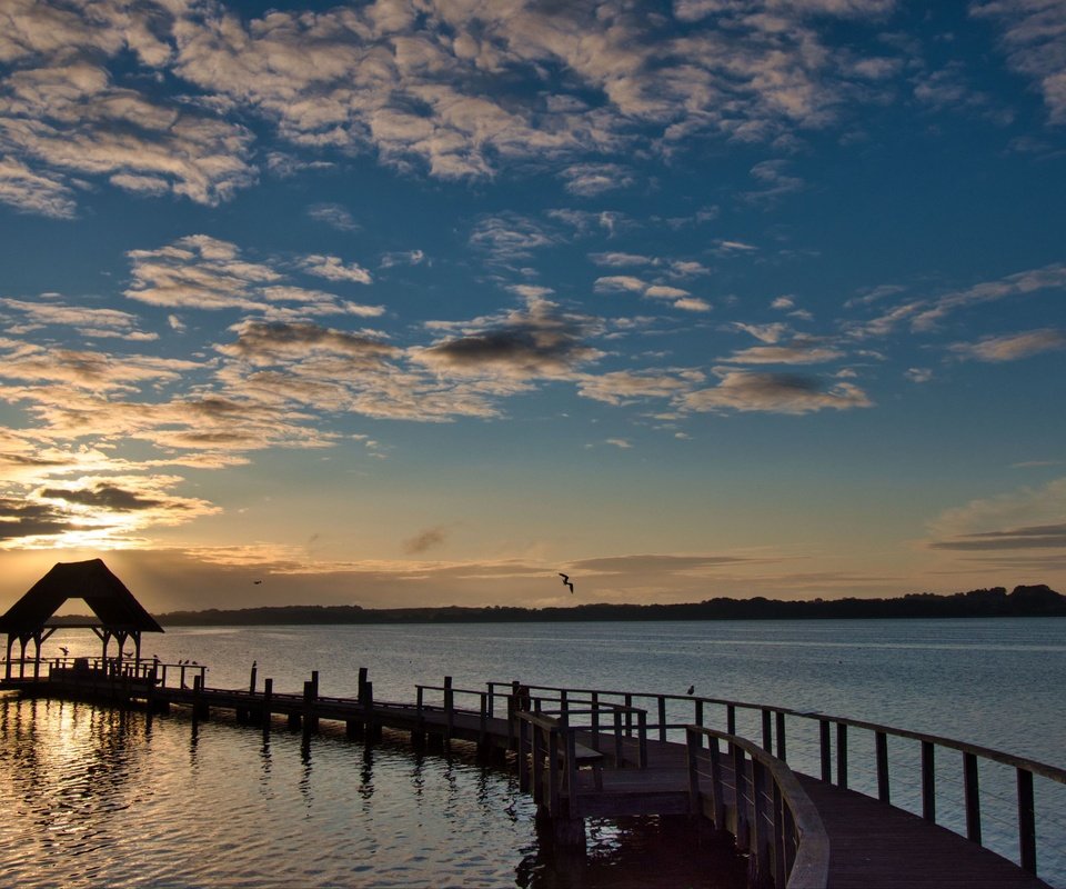 Обои небо, облака, вода, море, пирс, the sky, clouds, water, sea, pierce разрешение 3840x2160 Загрузить