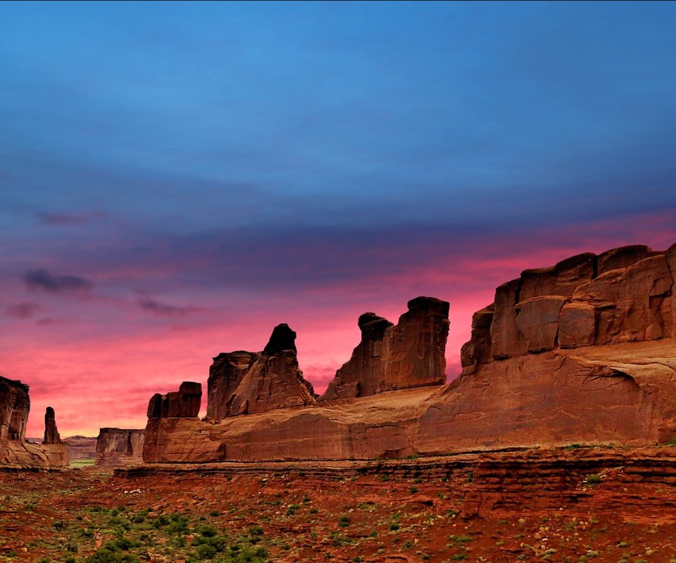 Обои скалы, природа, закат, пустыня, каньон, национальный парк арки, арки национальный парк, rocks, nature, sunset, desert, canyon, arches national park разрешение 3840x2160 Загрузить