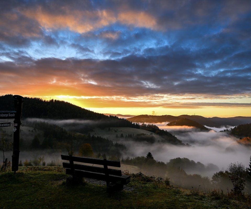 Обои горы, утро, скамья, mountains, morning, bench разрешение 3840x2160 Загрузить