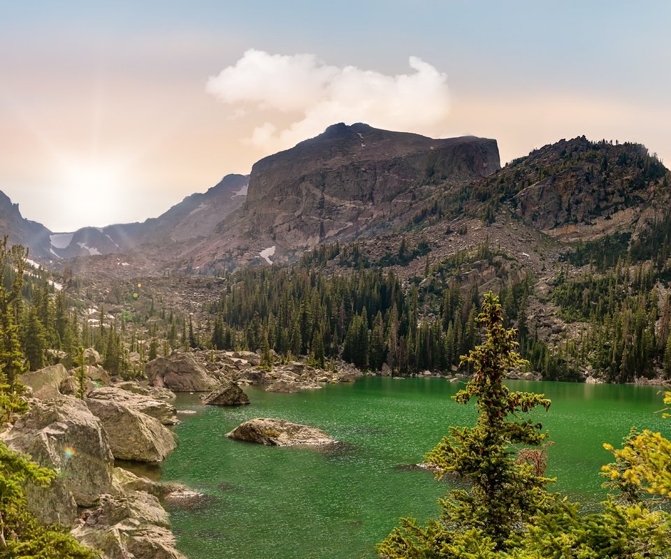 Обои небо, облака, деревья, озеро, скалы, солнце, природа, камни, the sky, clouds, trees, lake, rocks, the sun, nature, stones разрешение 8148x4334 Загрузить