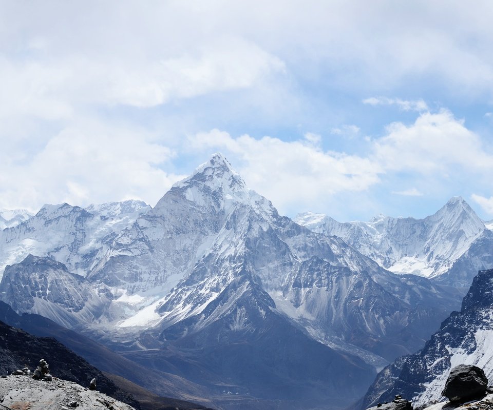 Обои небо, облака, горы, скалы, природа, непал, ама-даблам, the sky, clouds, mountains, rocks, nature, nepal, ama dablam разрешение 3696x2448 Загрузить