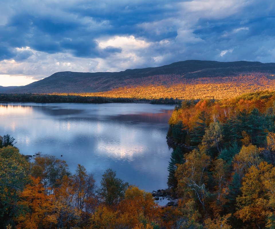 Обои озеро, горы, лес, осень, штат мэн, lake, mountains, forest, autumn, state of maine разрешение 6000x4002 Загрузить