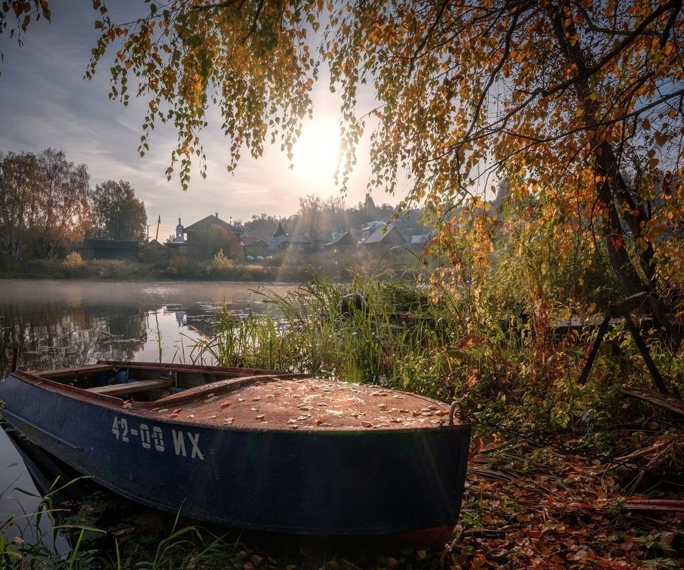 Обои река, природа, пейзаж, утро, город, осень, лодка, river, nature, landscape, morning, the city, autumn, boat разрешение 1920x1280 Загрузить