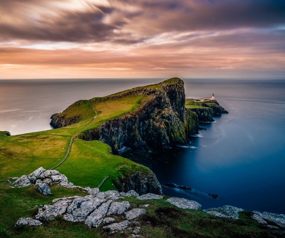 Обои скалы, природа, пейзаж, море, маяк, остров, шотландия, скай, rocks, nature, landscape, sea, lighthouse, island, scotland, skye разрешение 2048x1152 Загрузить