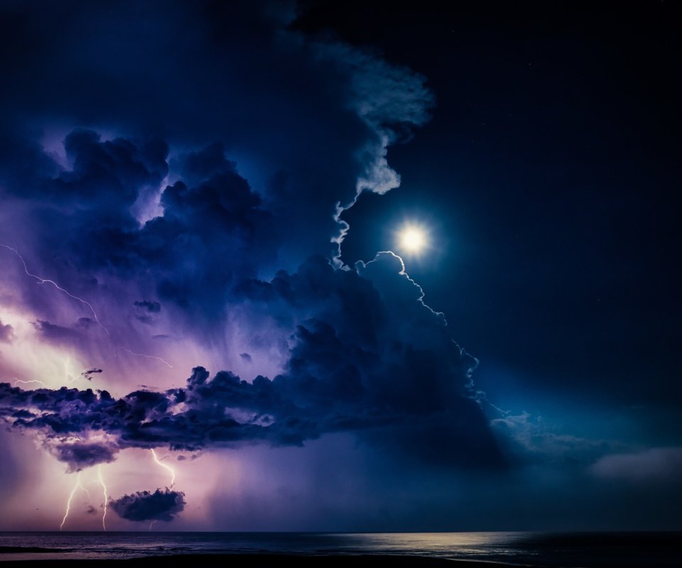 Обои тучи, молния, луна, гроза, clouds, lightning, the moon, the storm разрешение 2500x1667 Загрузить