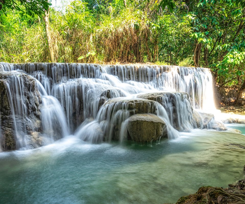 Обои река, скалы, лес, пейзаж, водопад, тропический, летнее, river, rocks, forest, landscape, waterfall, tropical, summer разрешение 2112x1188 Загрузить