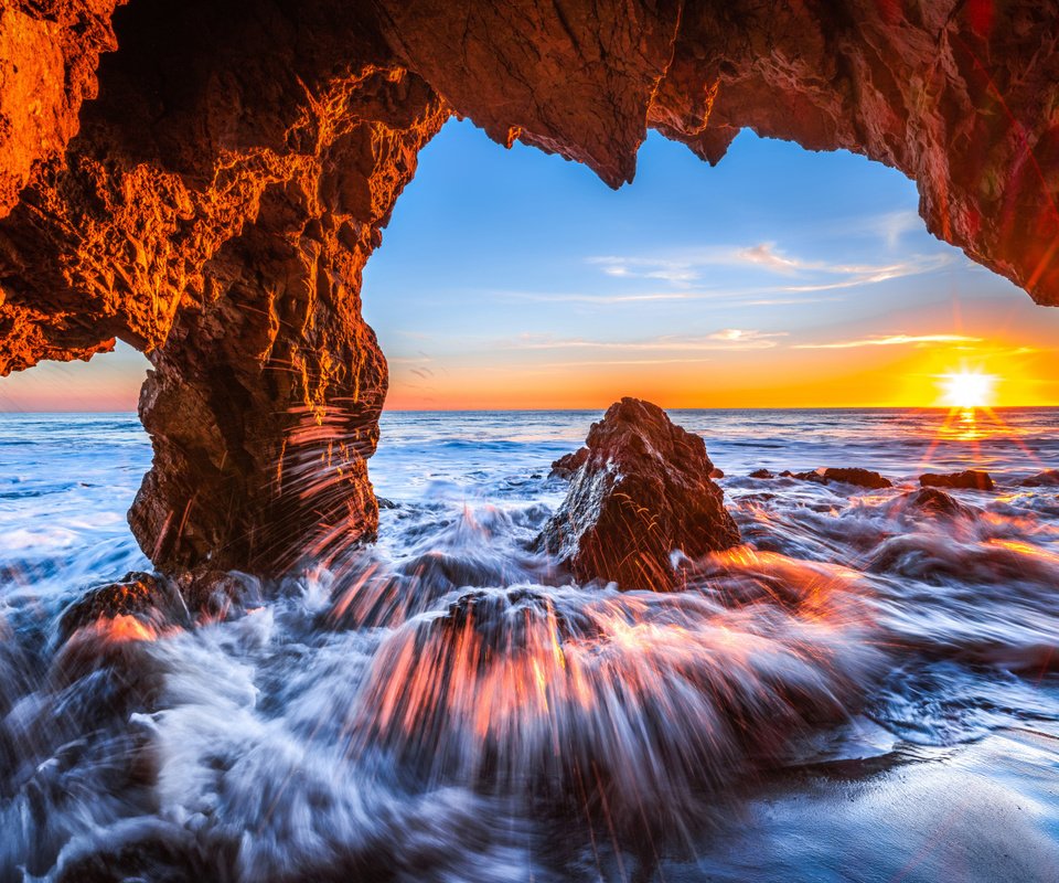 Обои скалы, ка­ли­фор­нийс­кая, закат, el matador state beach, океан, прибой, калифорния, pacific ocean, грот, малибу, тихий океан, the pacific ocean, rocks, california, sunset, the ocean, surf, ca, the grotto, malibu разрешение 2112x1188 Загрузить