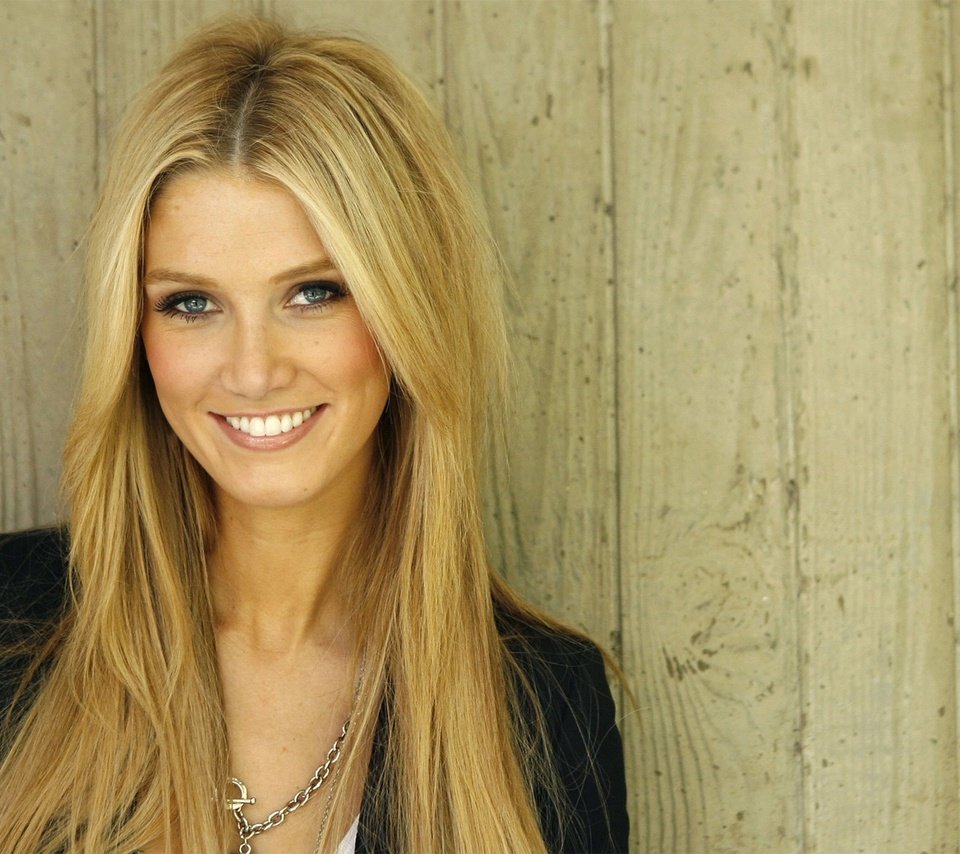 Обои улыбка, забор, певица, дельта гудрем, smile, the fence, singer, delta goodrem разрешение 1920x1200 Загрузить