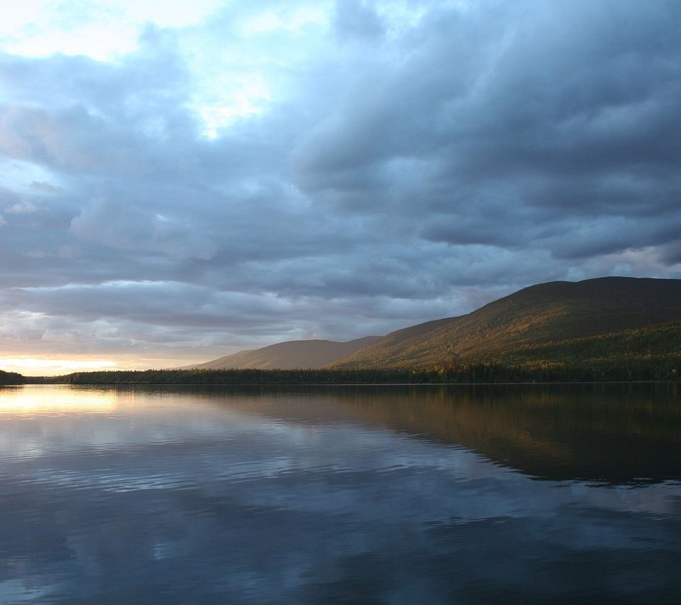 Обои облака, озеро, отражение, гора, clouds, lake, reflection, mountain разрешение 2560x1600 Загрузить